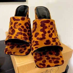 Soooo Cute! Charlotte Russe Ooen back leopard sandal. sz 9